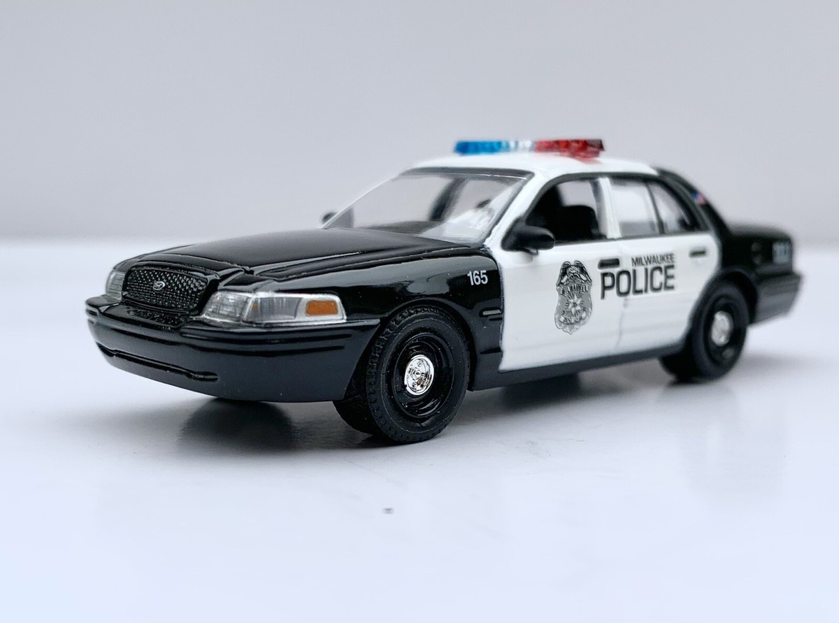 1/64 Greenlight 2011 Ford Crown Victoria Milwaukee Police 1/64 Greenlight 2011 Ford Crown Victoria Milwaukee Police