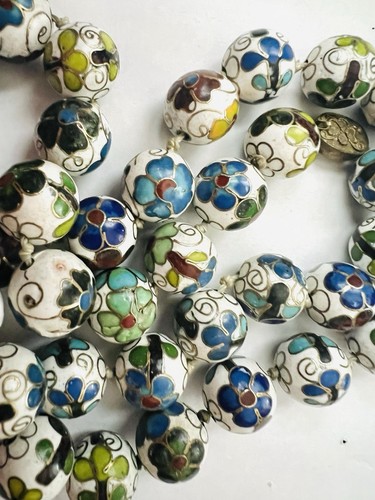 Chinese Export White Blues Cloisonne Enamel Flower Bead Knotted 26” L Necklace - Picture 8 of 10