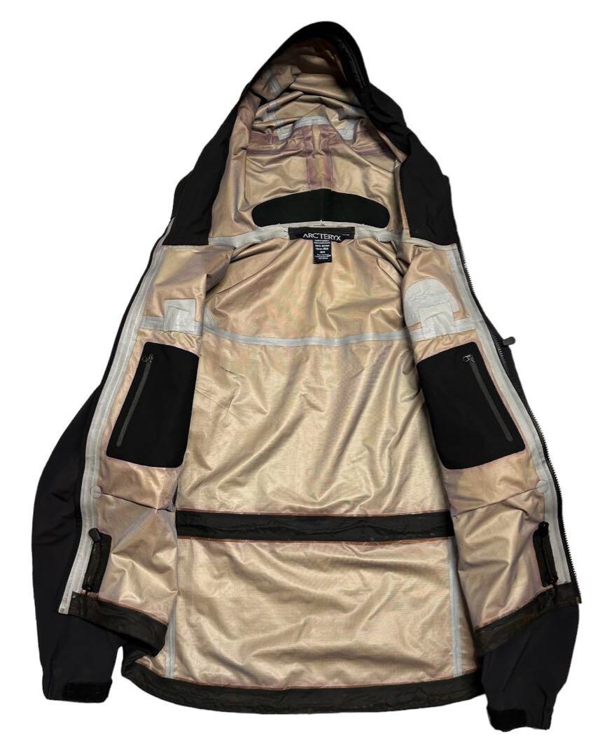 Arc'teryx Canada Made Alpha SV M