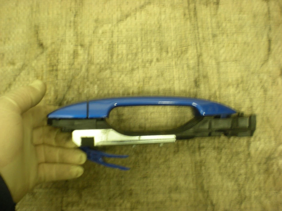 Conjunto de manija de puerta trasera de pasajero Subaru WRX STI 2008-14 OEM P/N 62142FG000 Foto 3 de 4