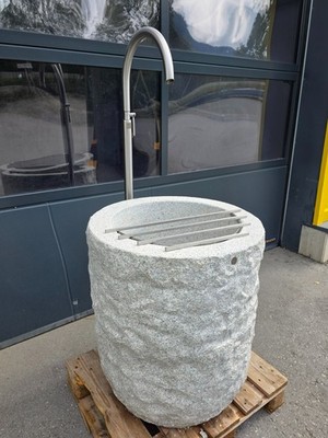 Granitbrunnen / Granittrog ''Grander'' inkl. V2A Edelstahlarmatur - Unikat