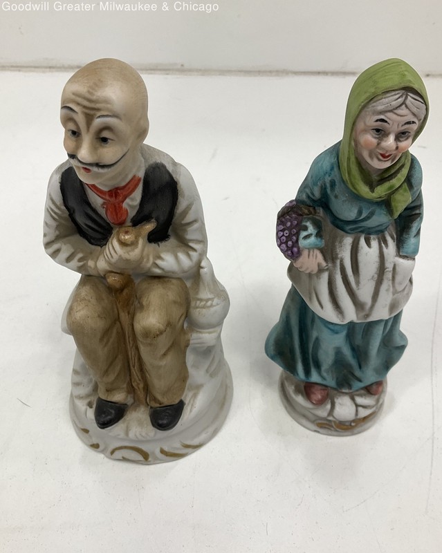 Vintage Peasant Man & Woman Porcelain Figurine Homco