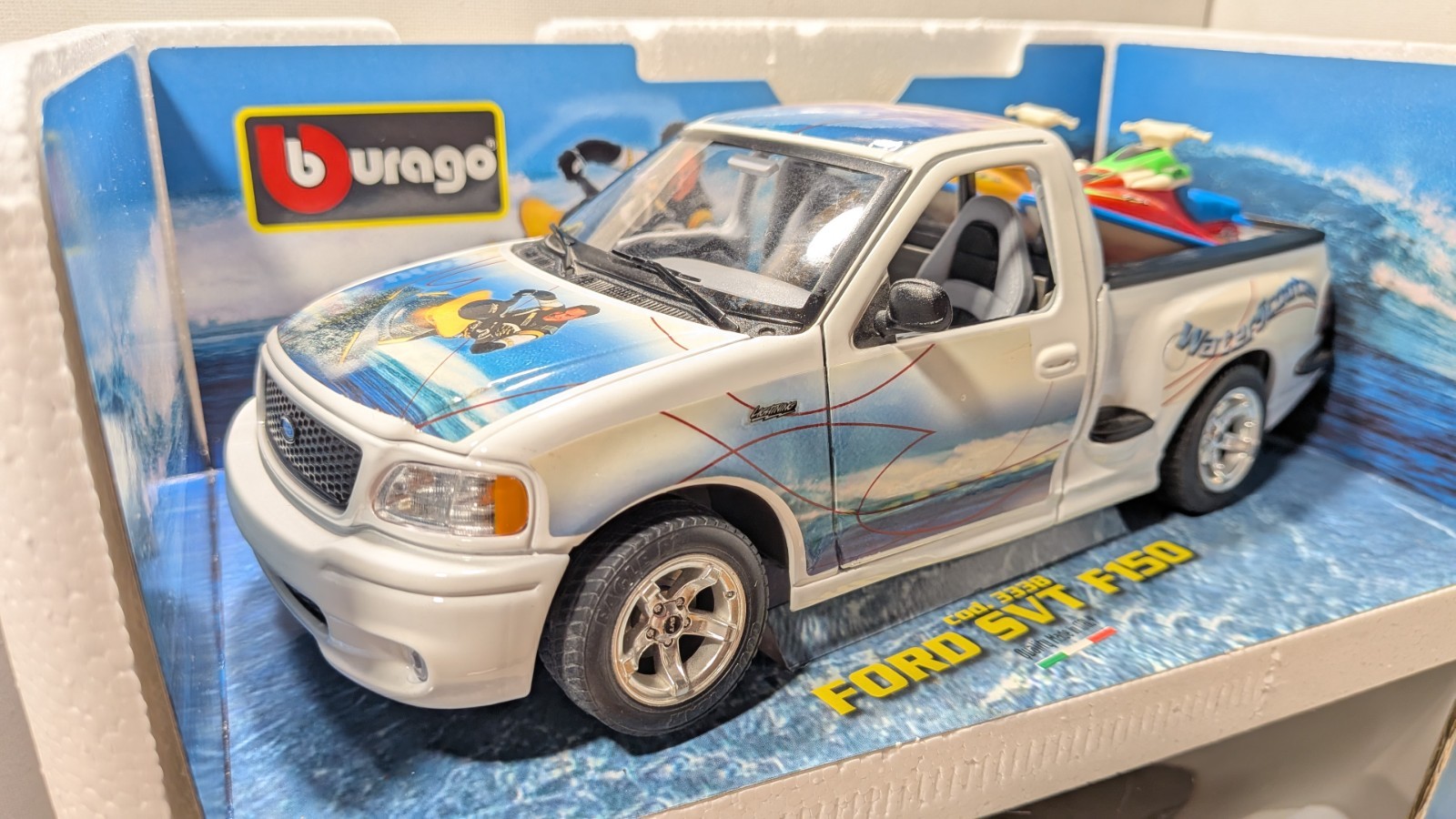 Foto 7 van Bburago Burago 1:21 Ford SVT F150 Water Scooter Mint In Box