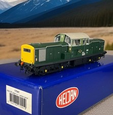 Boxed Heljan 17041 BR Green Yellow Class 17 Clayton 8592 Diesel Loco + Lights OO