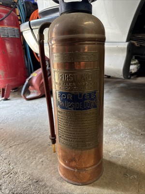 ''First Aid'' fire extinguisher manufactured by W.D. Allen Mfg.Co. Chicago, USA