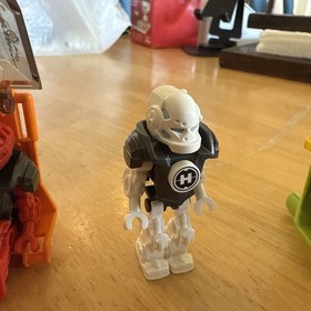 4 - LEGO Furno Mini Red Armor 44029 Blue Head Hero Factory Bionicle Minifigures