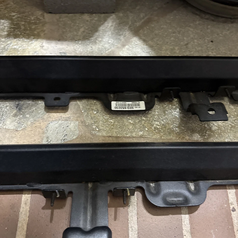 Protector de umbral lateral de carrocería Jeep Gladiator Rock Rails 2020-2024 68341314AB fabricante original Foto 4 de 4