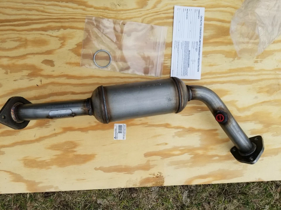 Convertidor catalítico de ajuste directo Pacesetter 324164 para Nissan Frontier/Xterra 3,3 L Foto 4 de 4