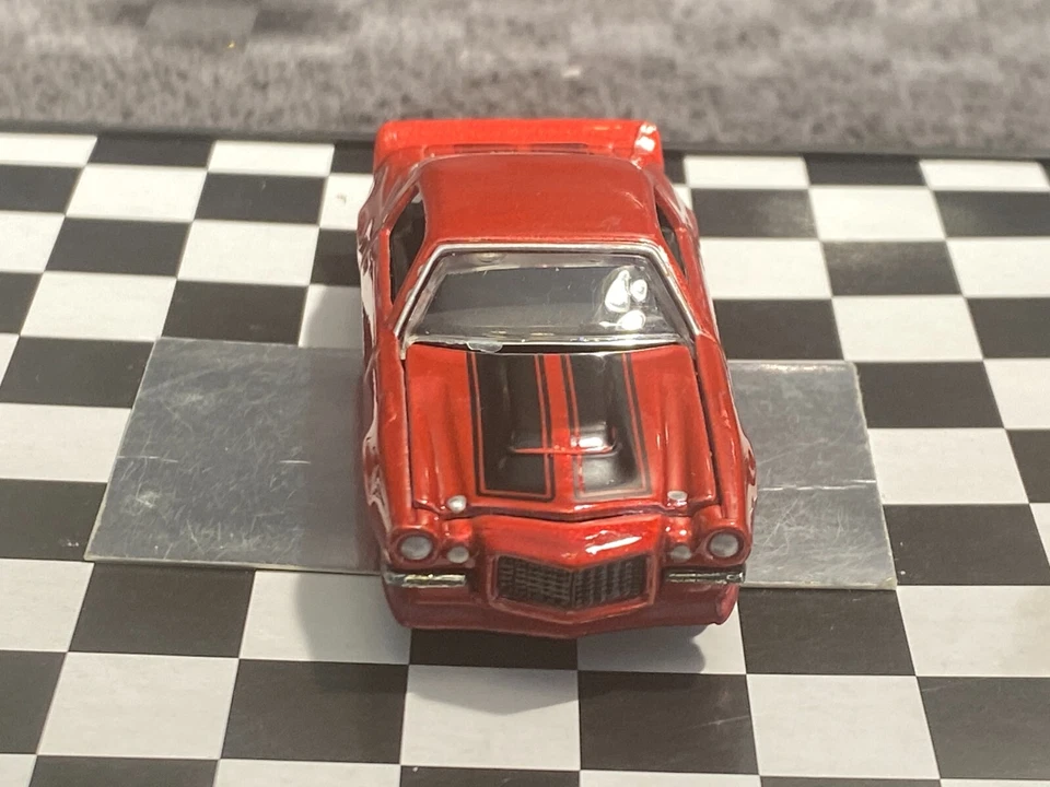 Chevrolet Camaro RS 1970 1/64 rojo con rayas negras neumáticos de goma M15 Foto 3 de 4
