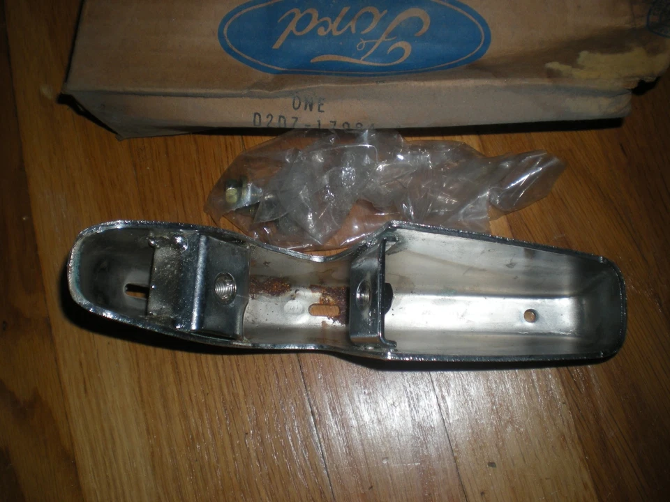 Protector de parachoques trasero Ford Maverick 1971 1972 nuevo en stock Foto 2 de 3