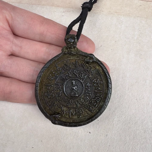 Antiguo Budismo Tibetano Pátina de Cobre Corona Dragón Nueve Palacios Colgante - Imagen 5 de 7