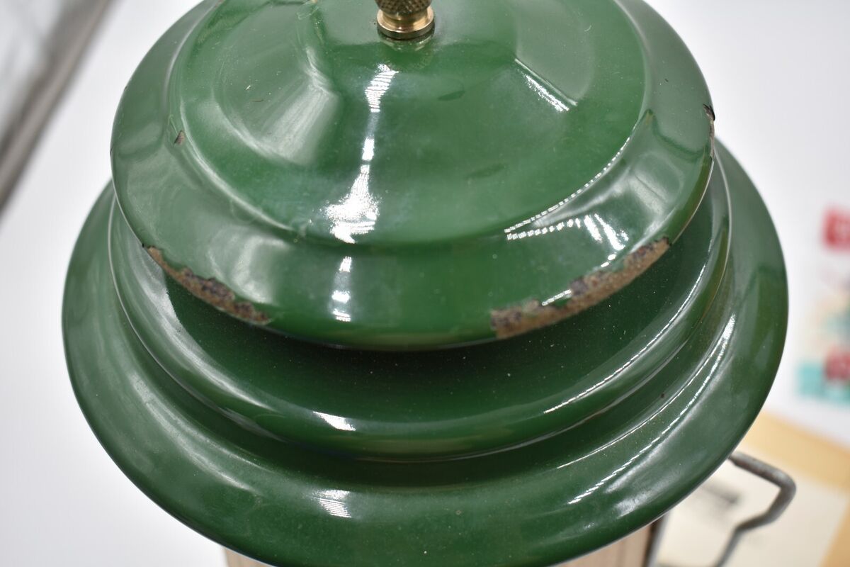 Vintage Green Coleman 2-Mantle Lantern 220K 220K195 Vintage Green Coleman 2-Mantle Lantern 220K 220K195