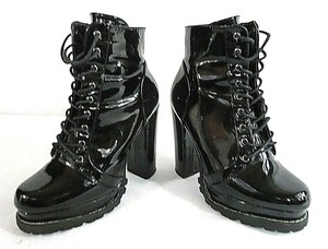 womens black tie boots