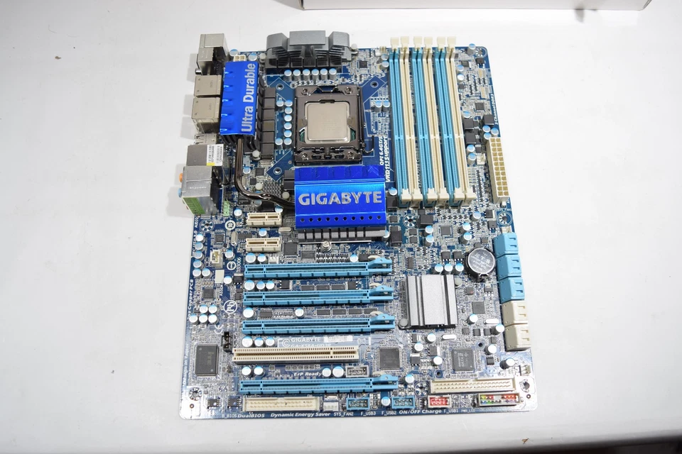 Gigabyte GA-X58A-UD3R LGA 1366 Motherboard w/ intel i7 930 CPU IN BOX bundle - Image 3 of 4