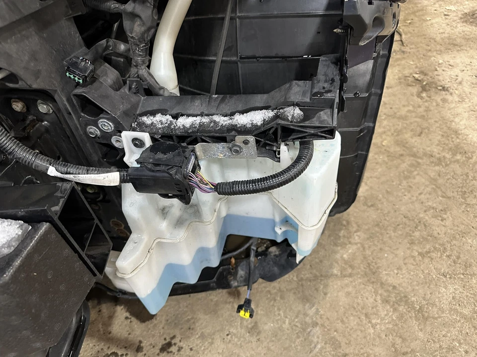 17 18 19 20 21 22 INFINITI Q60 Washer Bottle - Image 2 of 4