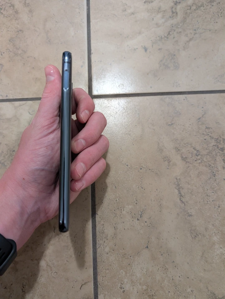 Samsung Galaxy S10e - 128 GB - Prism Black (Unlocked) - Image 4 of 4