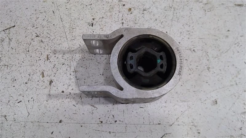 2019-2021 CHEVROLET EQUINOX 84110416 ПЕРЕДНИЙ НИЖНИЙ РЫЧАГ УПРАВЛЕНИЯ ЗАДНЯЯ ВТУЛКА OEM - Изображение 2 из 4