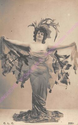 Postcard fantasy woman with hat Edt C.L.C n2
