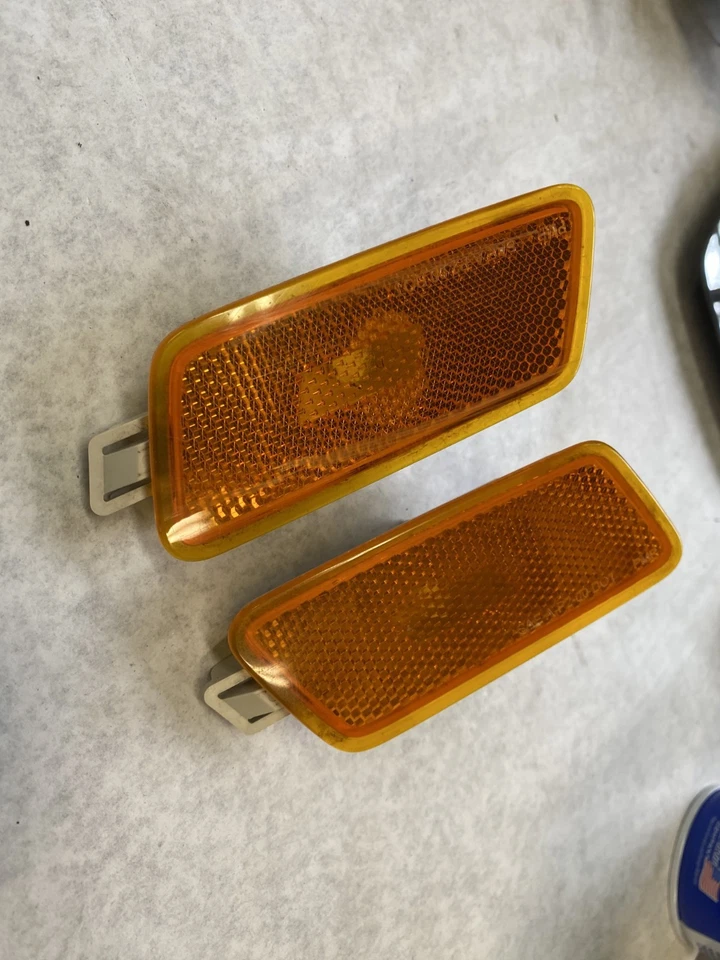 Par de luces laterales izquierda derecha Audi RS7 2012-2018 (4G8-945-072) (4G8-945-071) Foto 2 de 4