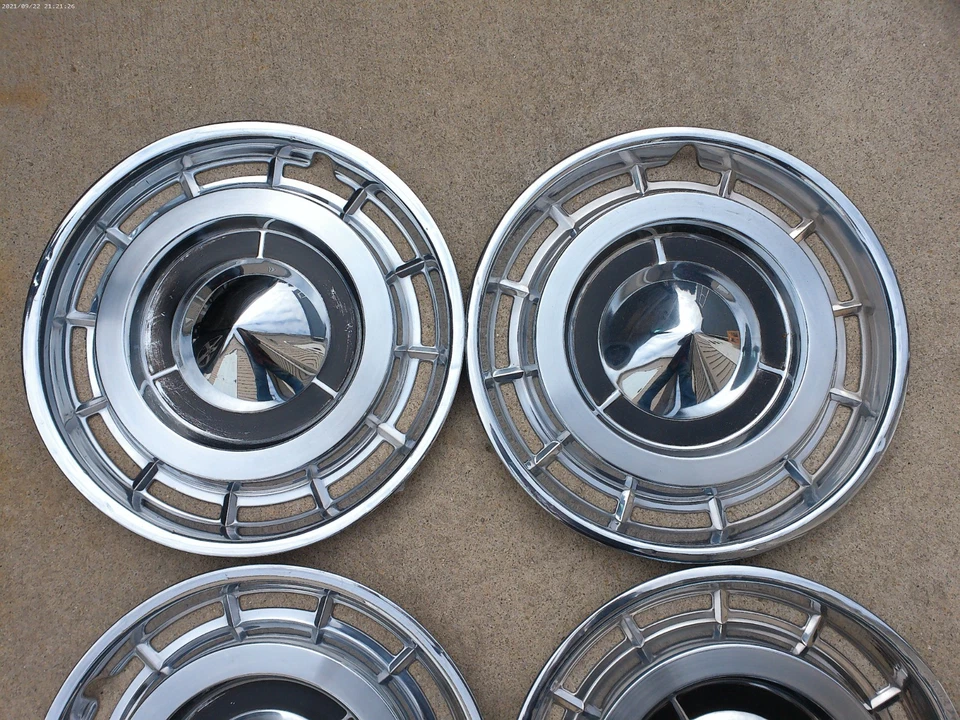 Juego de 4 tapacubos Buick Electra-Lesabre 1960 15" Deluxe usados Foto 3 de 4