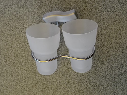 Zahnputzbecher aus Glas mit Halterung