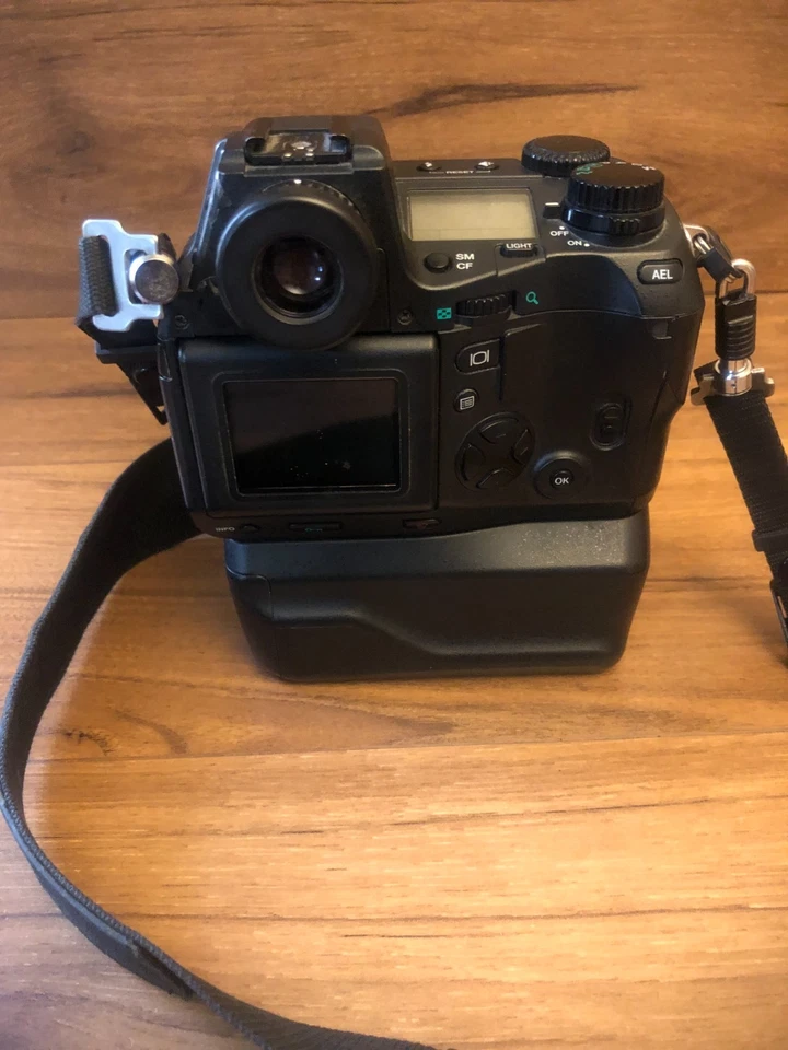 Olympus Camedia E-10 4.0 Megapixel Digital Camera - Image 3 of 4