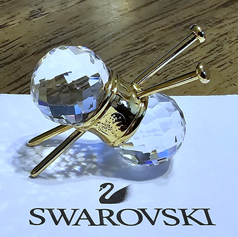🧶 Swarovski Crystal Mini Gold Plated Knitting Needles & Wool Yarn Figurine, Box