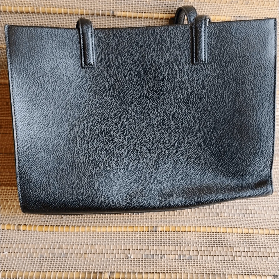 Bolso de Mano Marc Jacobs de Cuero Negro Usado en Excelente Condición Foto 3 de 4