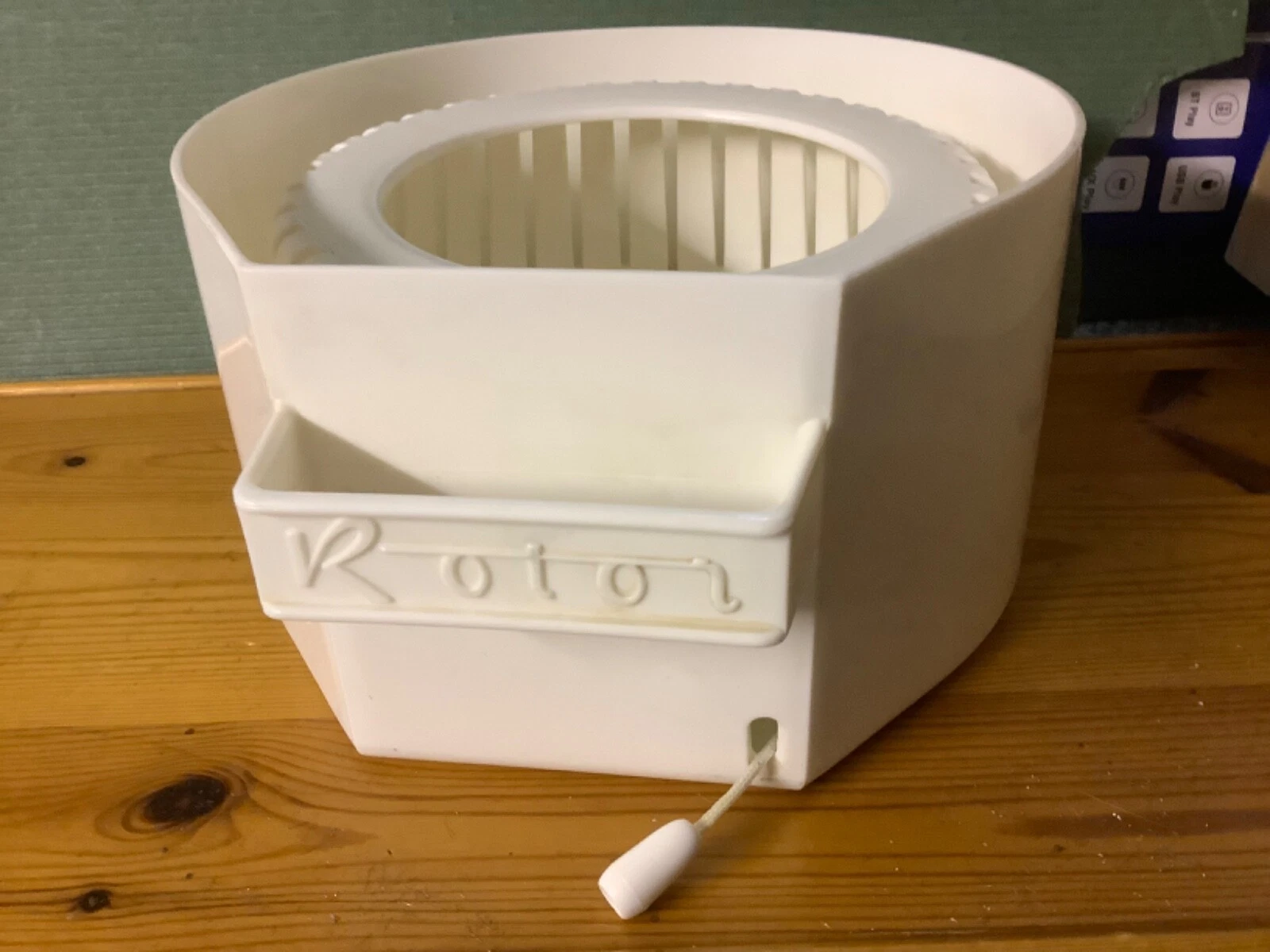 Rotor switzerland made salad spinner
Opens in a new window or tab