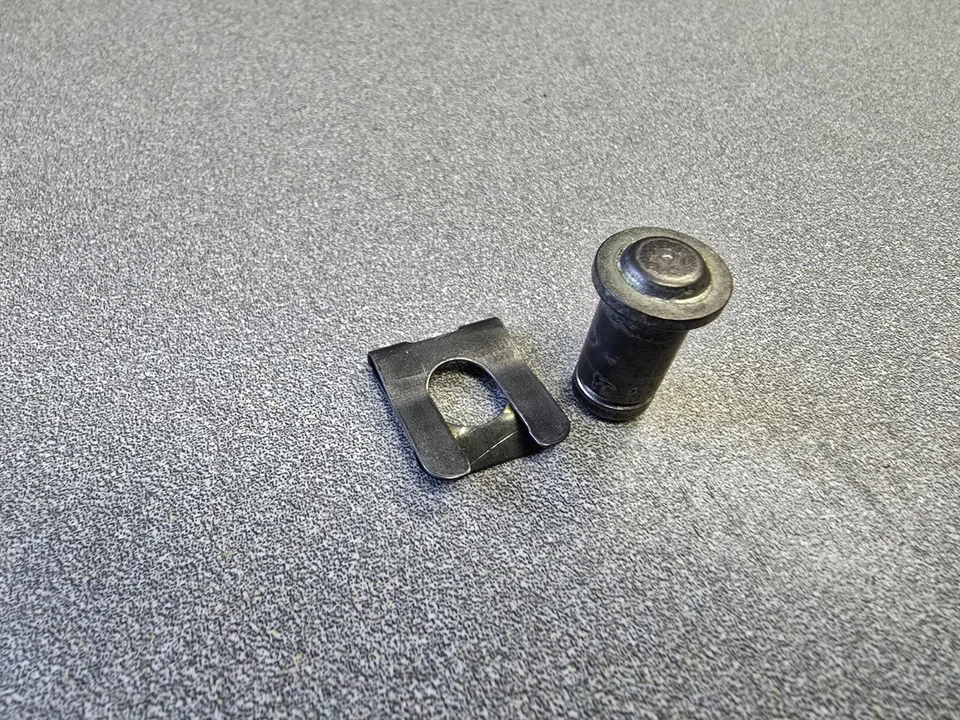 BONITO USADO ORIGINAL PORSCHE 911 930 CILINDRO MAESTRO DE FRENO PARA PIVOTAR PALANCA PIN NLA Foto 3 de 4