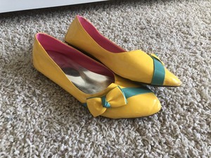yellow bow flats