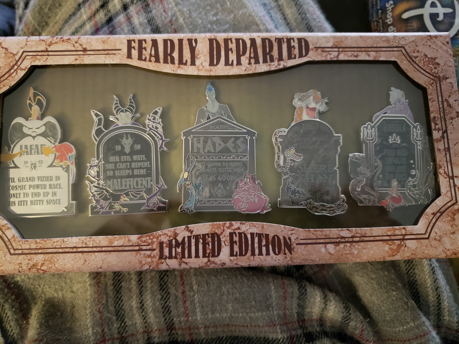 Disney collection Limited Edition Fearly Departed  Pin Set Halloween 2021 