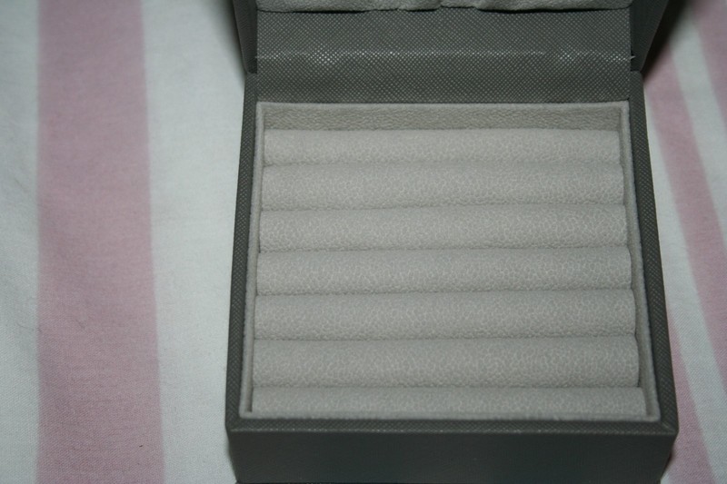 NEW TRAVEL JEWELRY BOX FOR RINGS AND NECKLACES