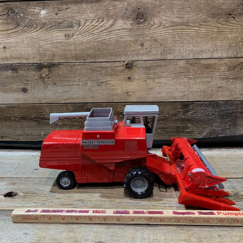 ERTL, Massey Ferguson 850 Combine Harvester, 1:16 Scale, Diecast - Image 4 of 4