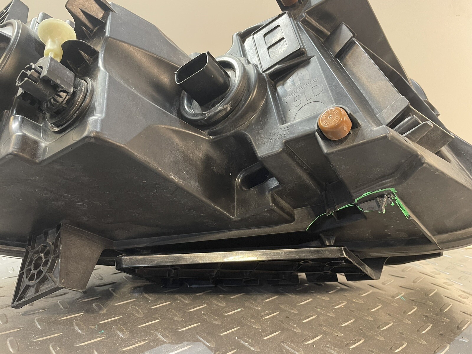 DODGE CHARGER HEADLIGHT LEFT DRIVER 2016 2017 2018 2019 HALOGEN