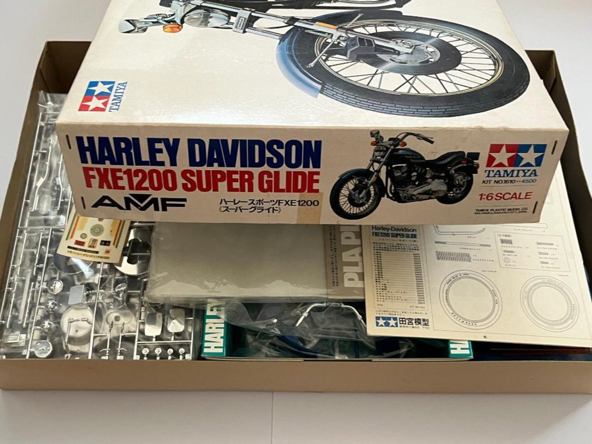 Tamiya 1/6 Harley-Davidson FXE1200 Super Glide Model Kit