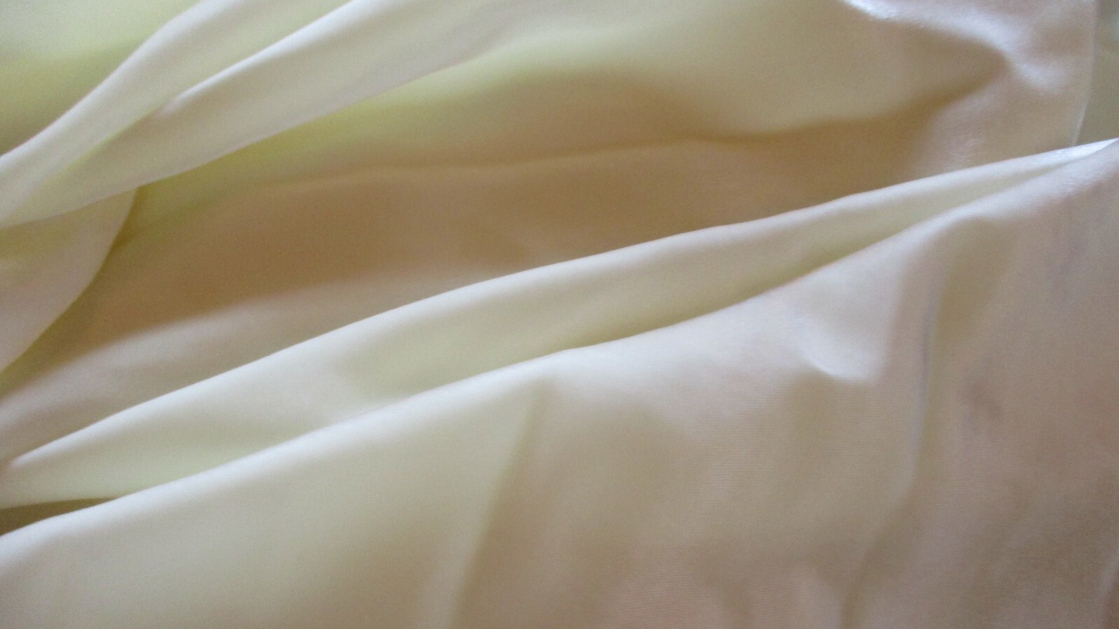 Velours écru N°31 au mètre tissu d'ameublement 580 cm brillant