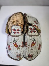 19TH C SUPERB AMERICAN PLAINS INDIAN BEADED MOCCASINS