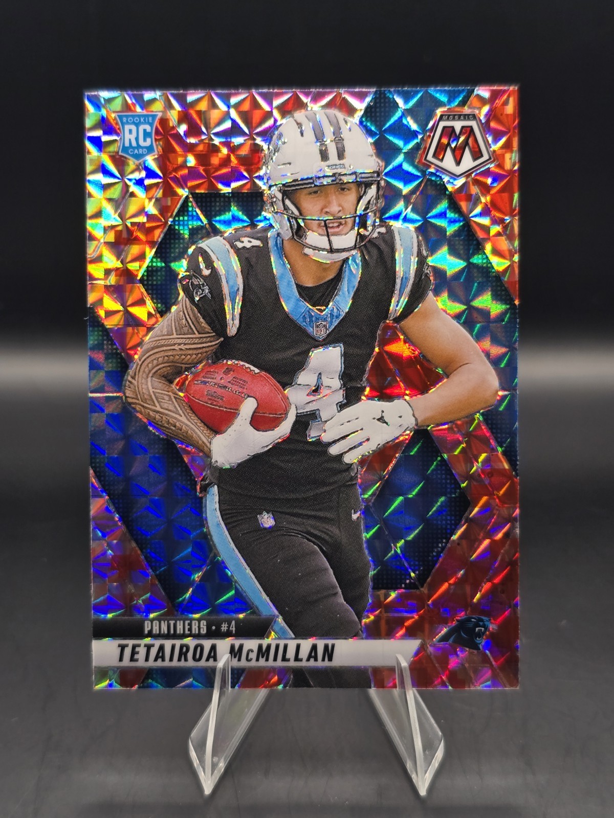 🔥🔥Tetairoa McMillan Red Camo Rookie Refractor #309 2025 Panini Mosaic🔥🔥