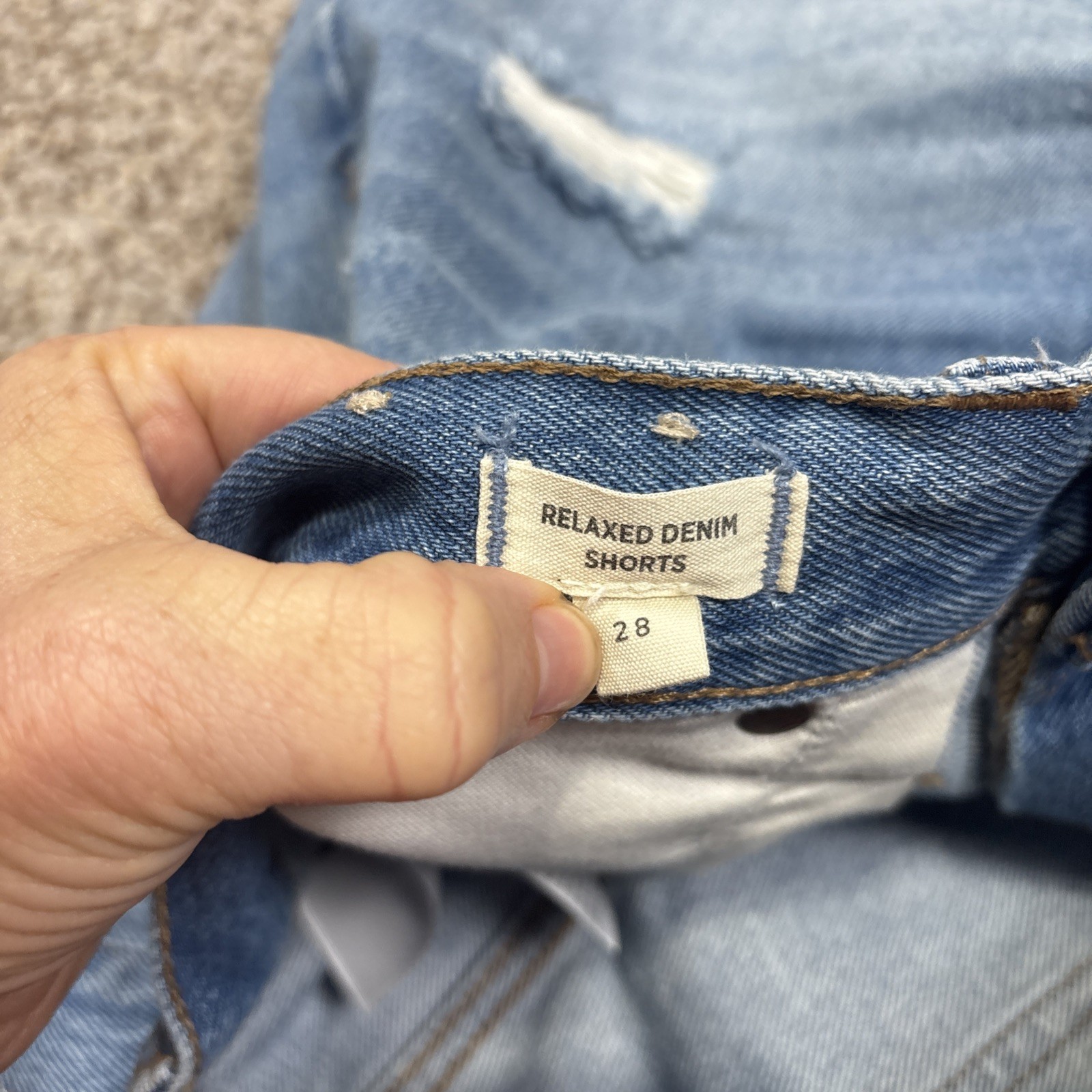 Madewell Shorts Relaxed Denim Light Wash Raw Hem 28 High Rise Waist Measures 34 - View 5