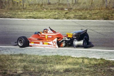 Gilles Villeneuve Ferrari 312T4 with damaged suspension after atte- Old Photo