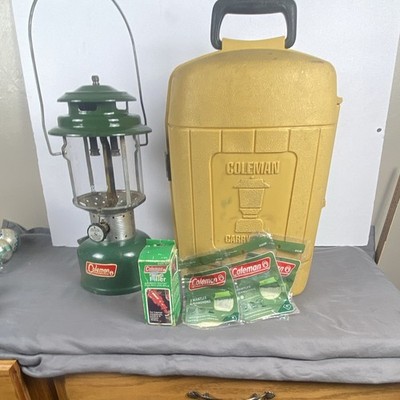 Coleman Lantern Model 220F Green Metal Glass Oil 13in w/ Carry Case 5103-703