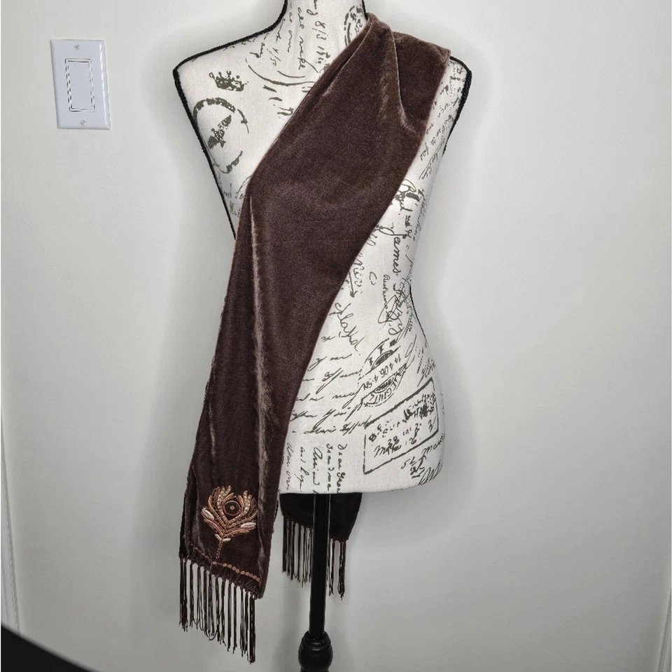 ANTIGUA BUFANDA AZUL MARINO Marrón con Detalles Bordados de Pluma de Pavo Real y Flecos Foto 4 de 4