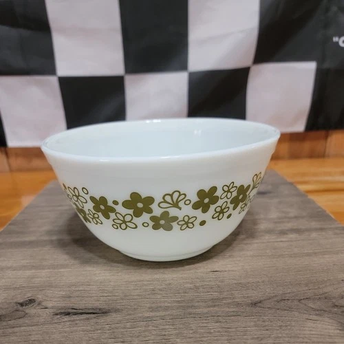 Pyrex Crazy Daisy 402 1 1/2 Qt. Mixing Bowl Nice Condition Vtg
