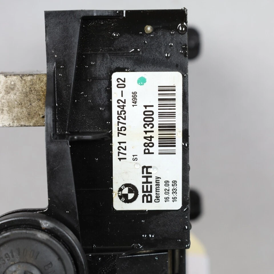 2009-2019 BMW 535i 550i 750i Engine Oil Cooler 17217572542 OEM Used Foto 3 de 4