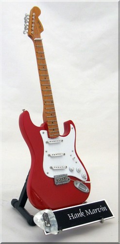 HANK MARVIN Miniature Guitar The Shadow w/ Guitar Pick - 第 1/3 張圖片
