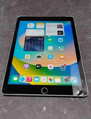 Apple iPad A1823 ホワイト 32GB 第5世代 Restored Apple iPad 5th Gen A1823 (WiFi + Cellular Unlocked) 32GB