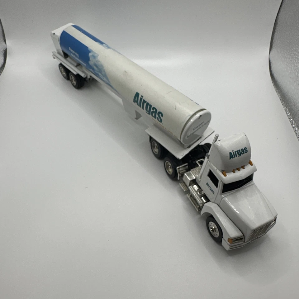 Winross Airgas Oxygen Refrigerated Liquid Semi Truck 1:64 Loose - Image 2 of 4