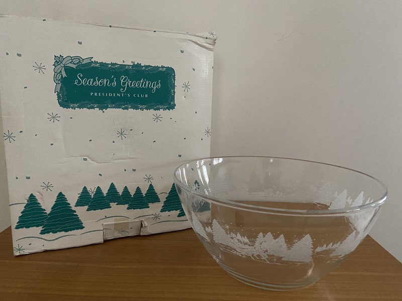 AVON 1997 PRESIDENTS CLUB HOLIDAY GIFT-GLASS FRUIT/SERVING BOWL W/ ETCHED SLEIGH