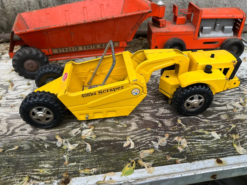 lot of 2 Structo & Tonka pressed steel Scraper Tonka Mini Scraper Earth Mover - Image 3 of 4